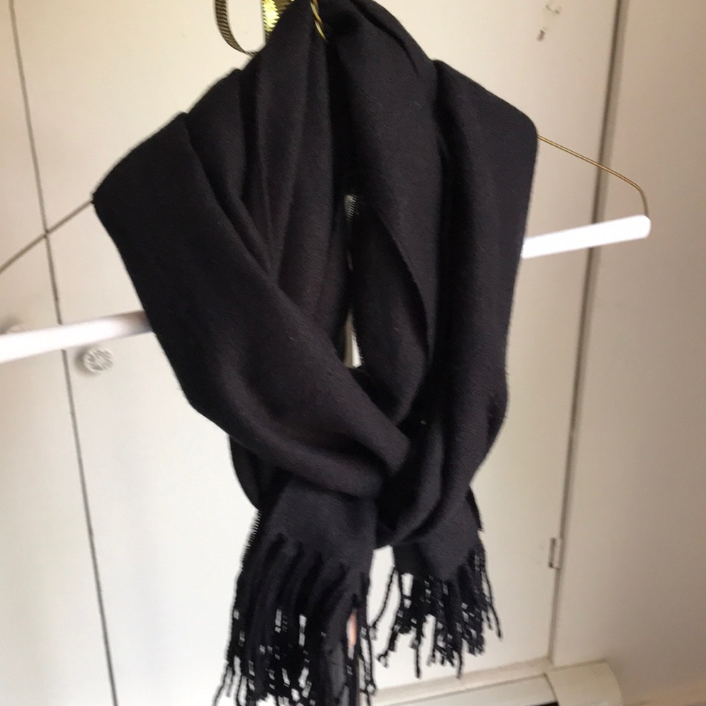 Black Scarf